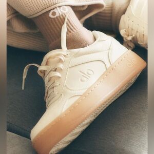 Alo Recovery Mode Sneaker Clay Beige (W 7.5 / M 6)